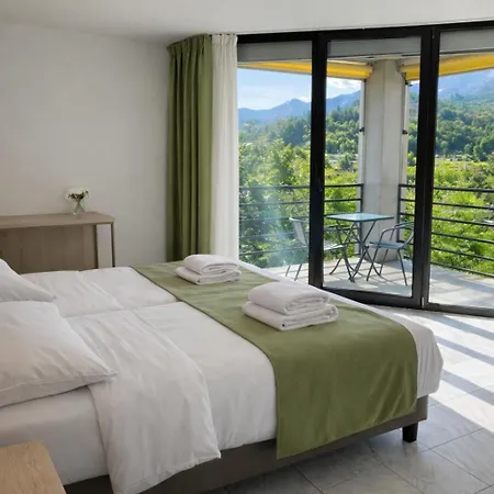 Nessi Hotel 3*