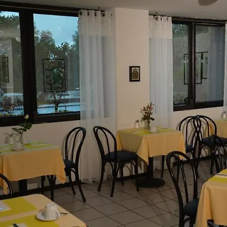 Nessi Hotell 3*